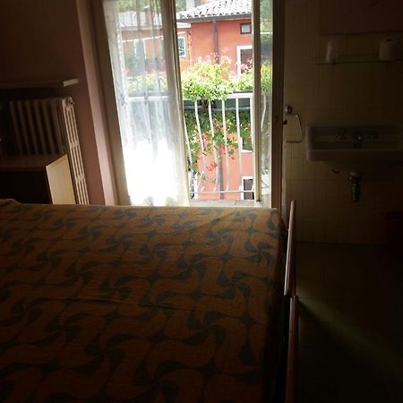 Albergo Alla Rocca Гарда Экстерьер фото