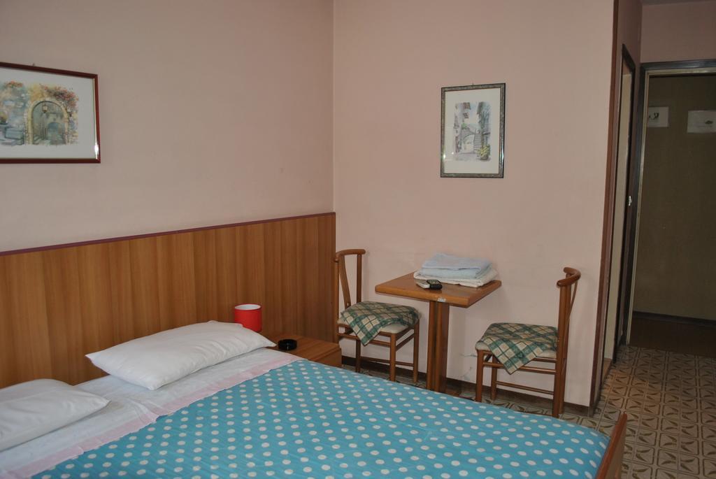 Albergo Alla Rocca Гарда Номер фото