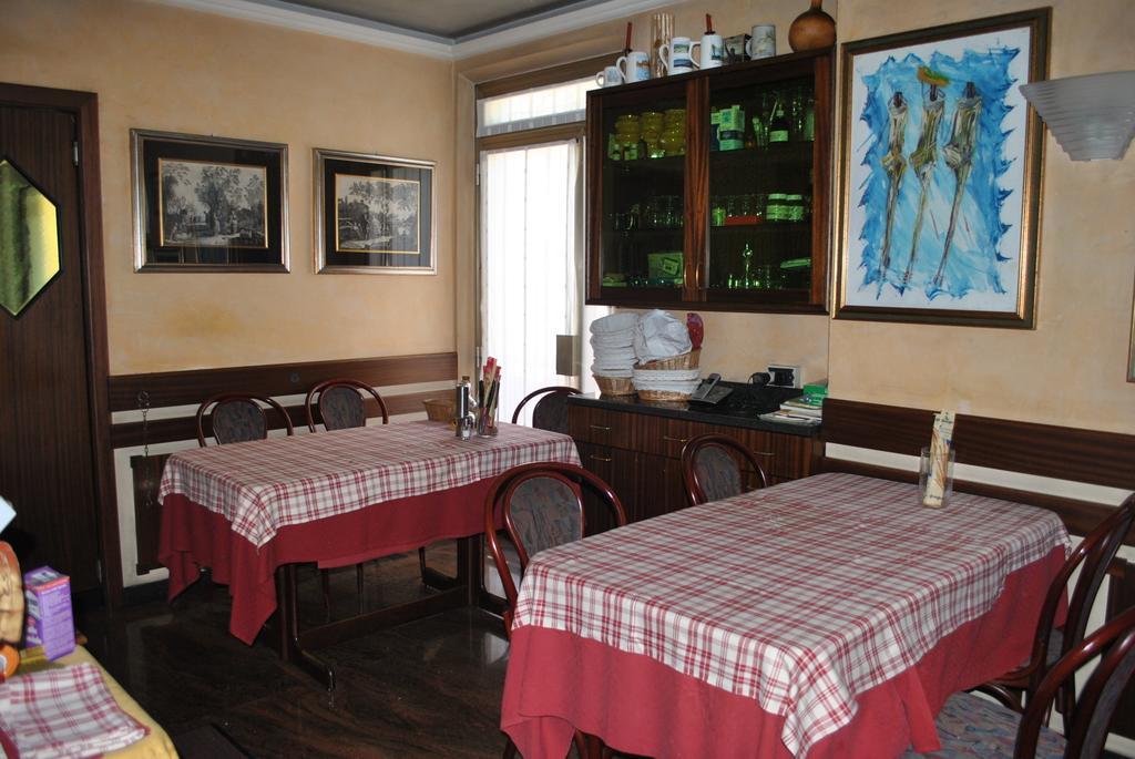 Albergo Alla Rocca Гарда Экстерьер фото